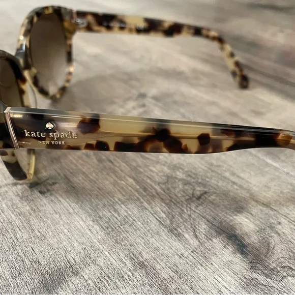 Kate Spade cat eye sunglasses. Excellent used condition - maybe worn 4-5 times! - Picture 4 of 4